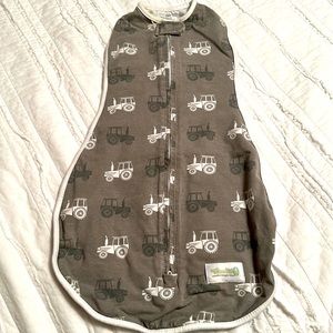 Woombie 0 to 3 months zip up tractor sleep sack
